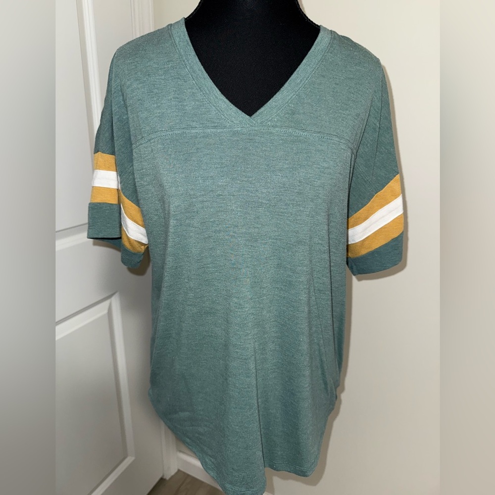 Teal green v-neck tee